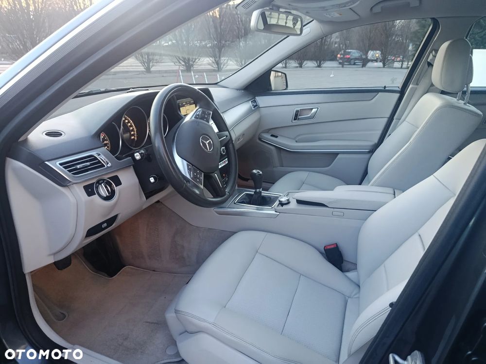 Mercedes-Benz Klasa E 220 CDI BlueEff - 19