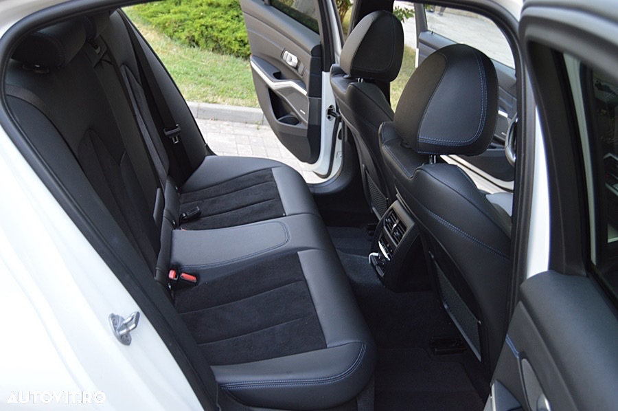 BMW Seria 3 330i AT - 21