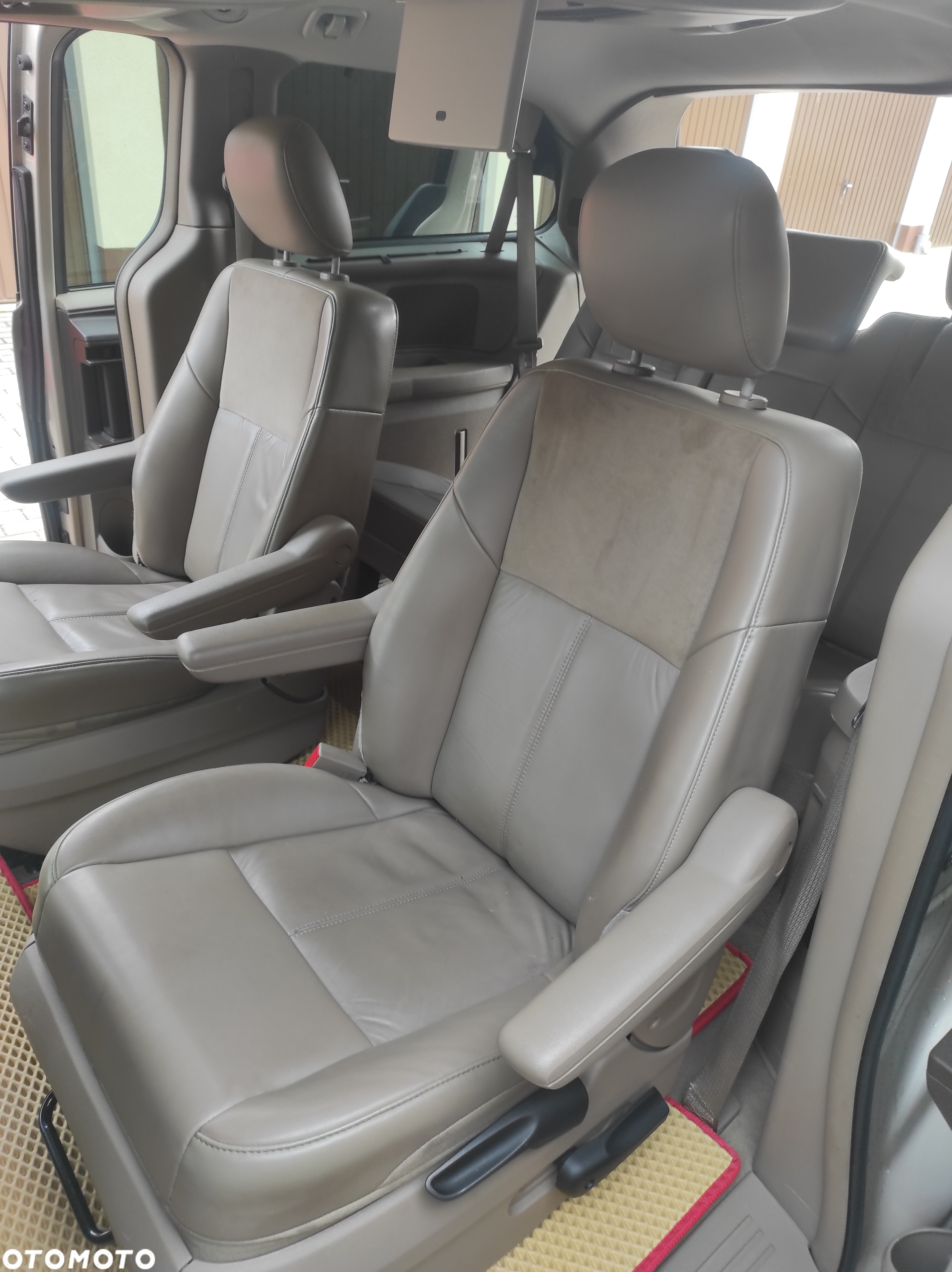 Chrysler Town & Country 3.6 Limited - 13