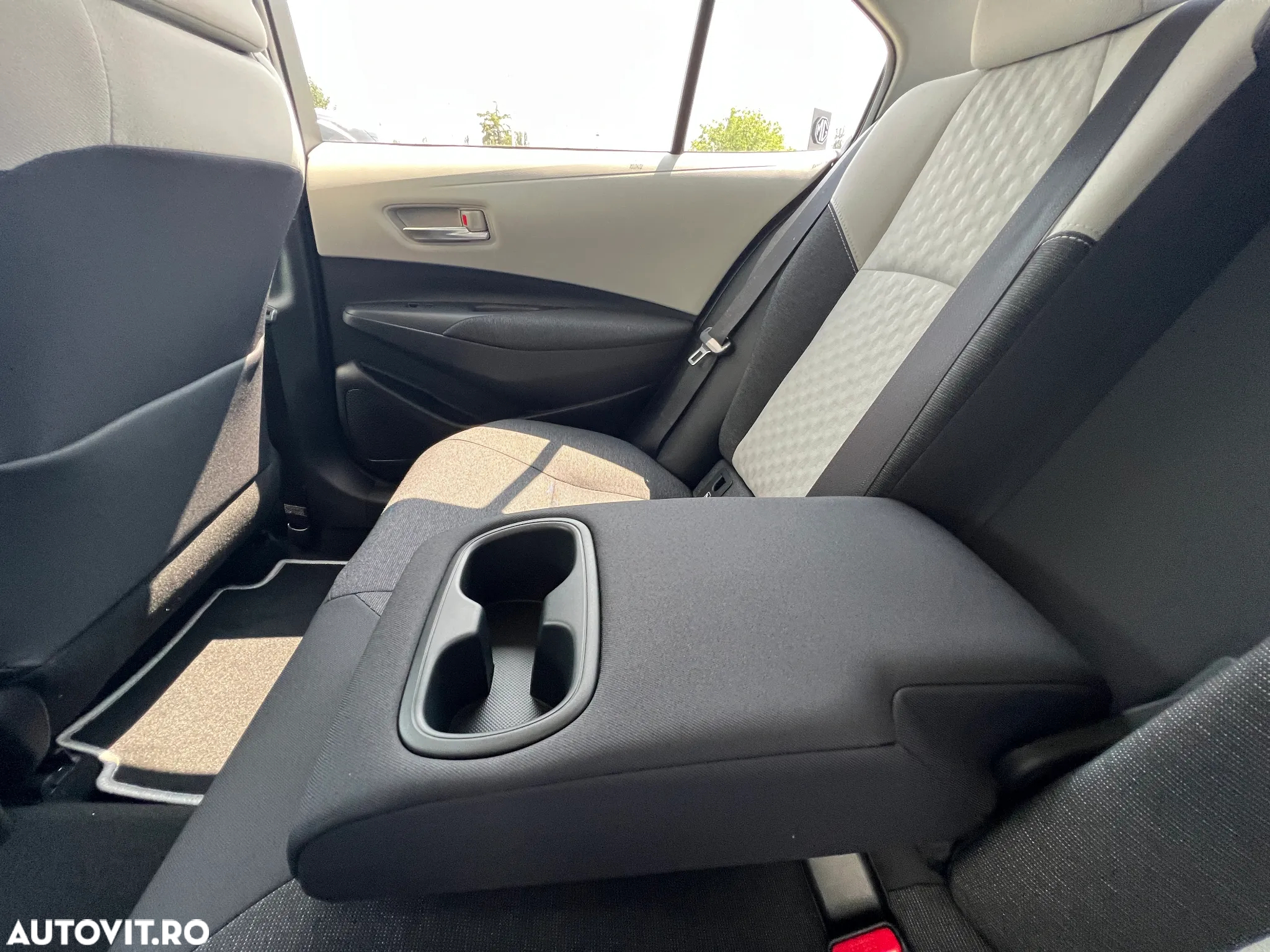 Toyota Corolla 1.8 HSD Dynamic - 23