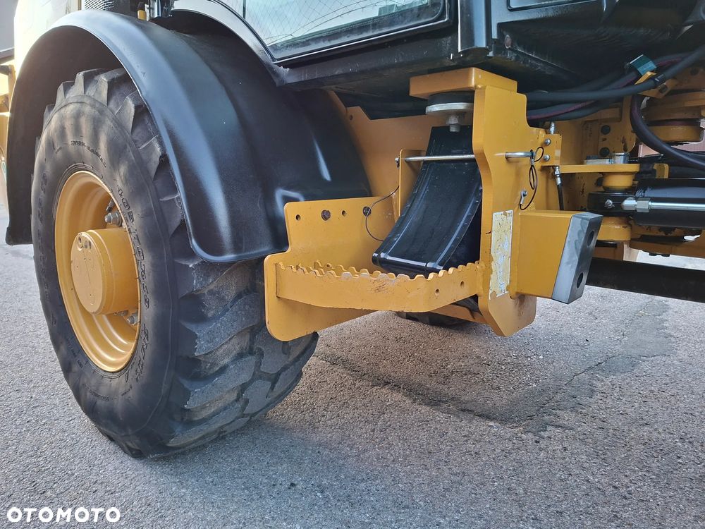 Caterpillar CAT 906 M - 16