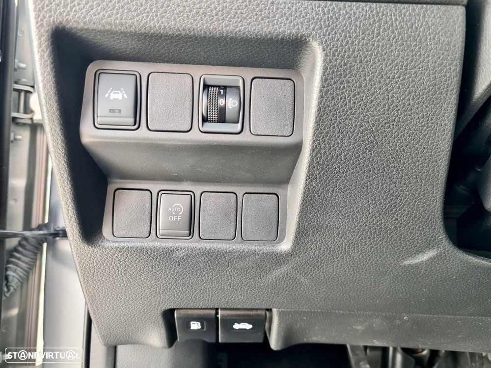 Nissan Qashqai 1.2 DIG-T N-Connecta 18 - 19