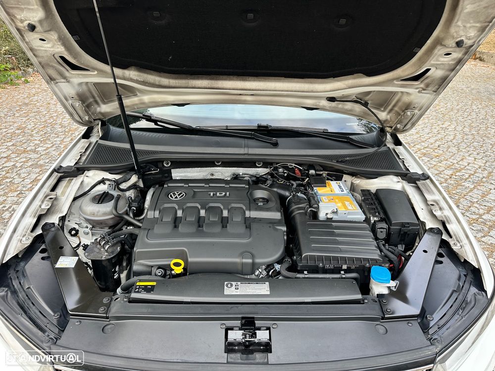 VW Passat Variant 2.0 TDI R-Line - 45