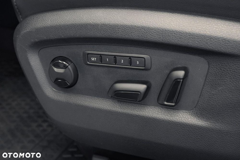 Volkswagen Multivan - 29