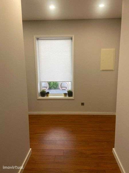 Moradia T4+1 com 3 frentes para venda em Valadares - Grande imagem: 3/11