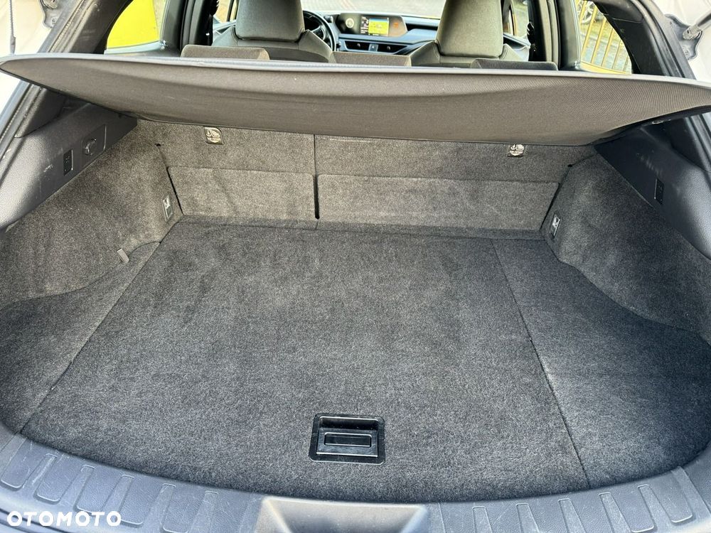 Lexus UX - 15