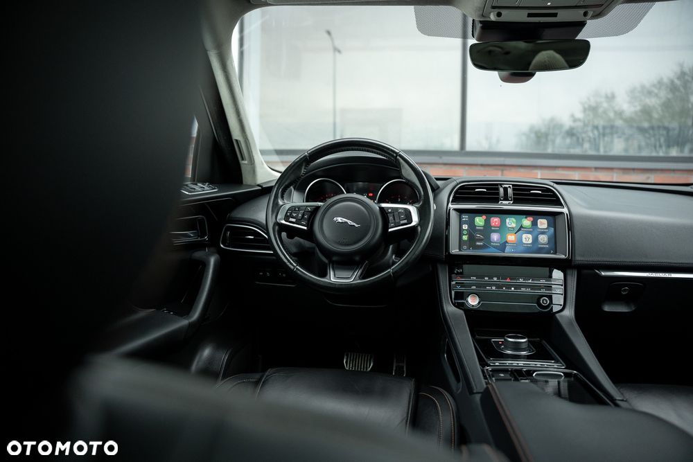 Jaguar F-Pace 25d AWD Prestige - 27