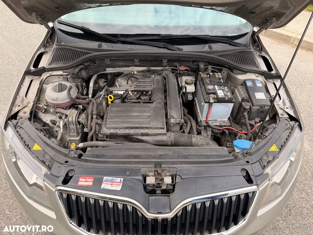 Skoda Octavia 1.6 Combi Style - 10