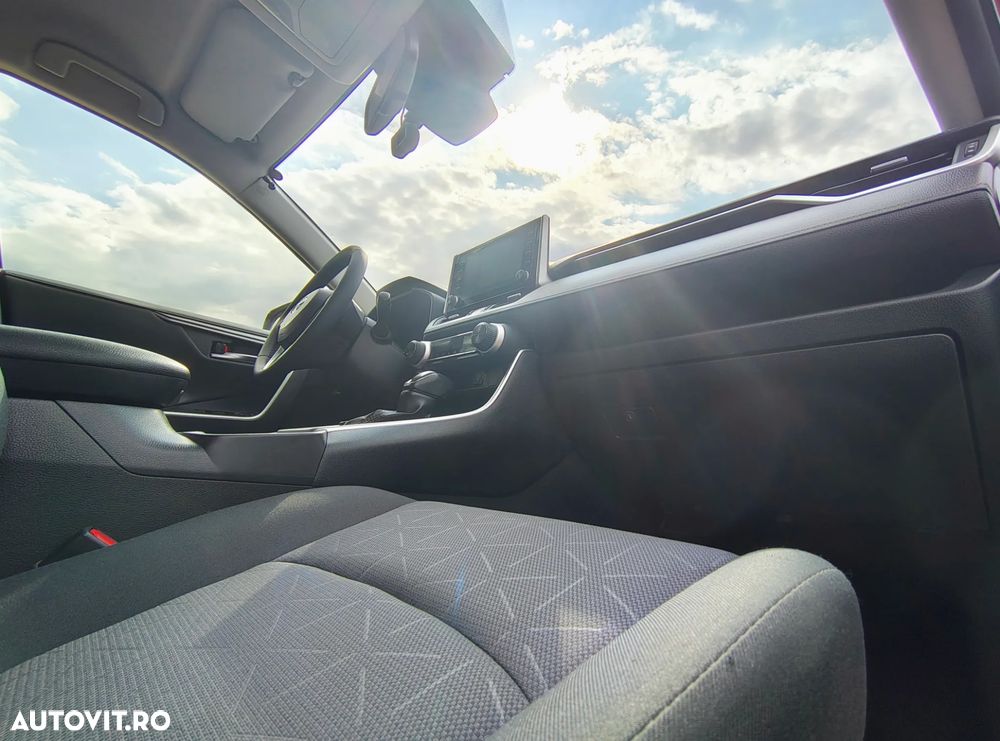 Toyota RAV4 - 8