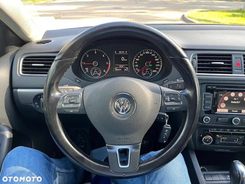 Volkswagen Jetta 2.0 TDI DPF DSG Trendline - 26