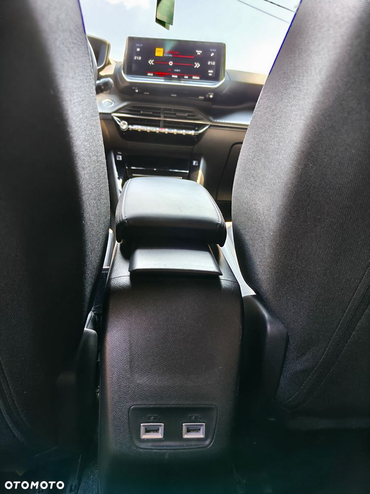 Peugeot 2008 BlueHDi 130 Allure S&S EAT8 - 22