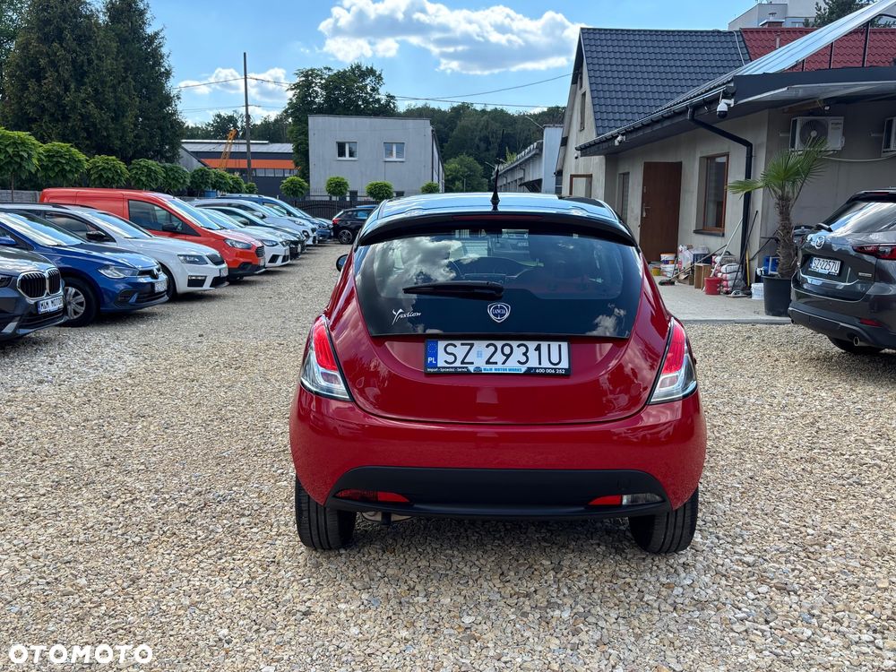 Lancia Ypsilon Y 1.2 8v Black & Red Edition - 8