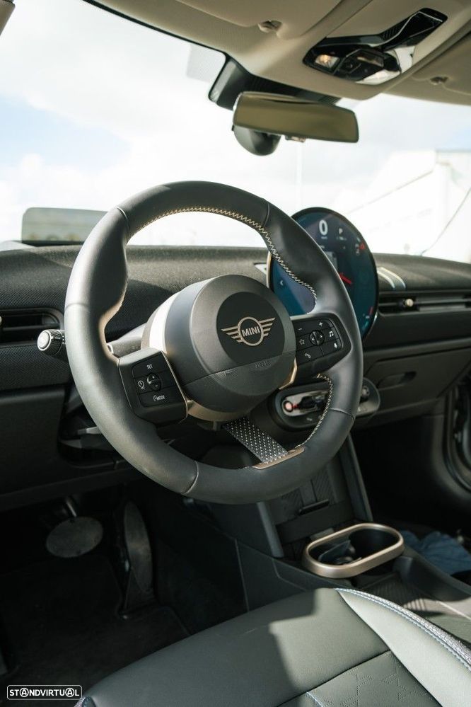 MINI 3 Portas Cooper C Essential - 19