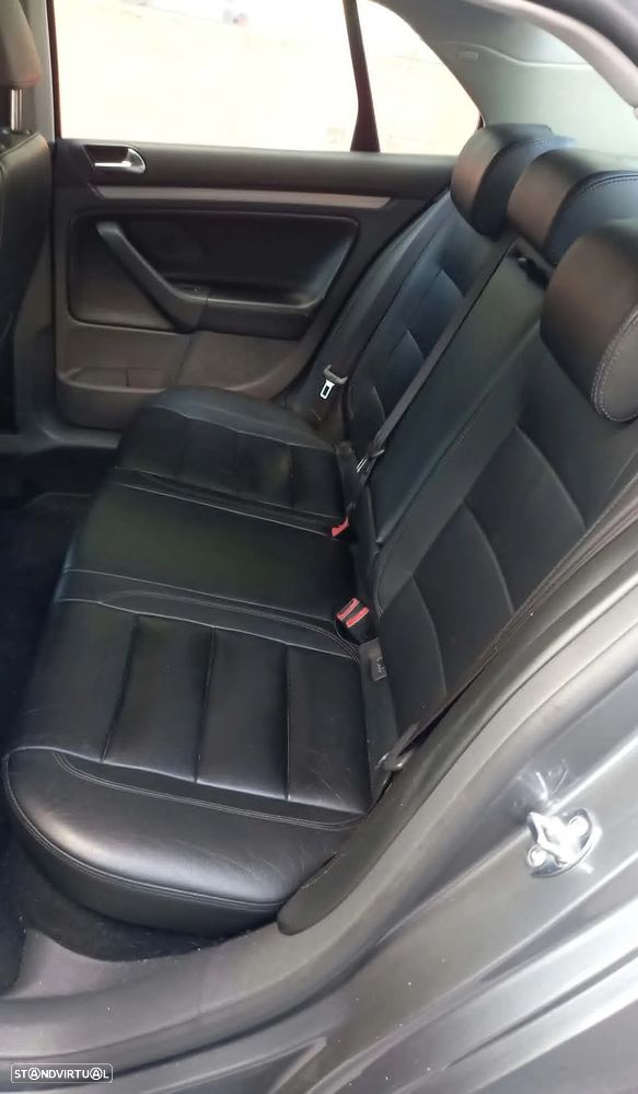 VW Jetta 1.9 TDi Confortline - 9