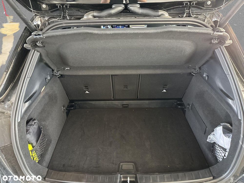 Mercedes-Benz GLA - 28