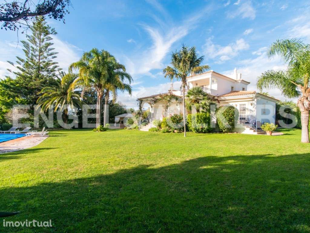 Moradia T4 com Piscina Salgada Aquecida e Terraço - Grande imagem: 2/40