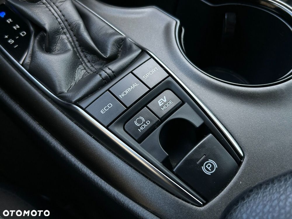 Toyota Camry 2.5 Hybrid Comfort CVT - 24