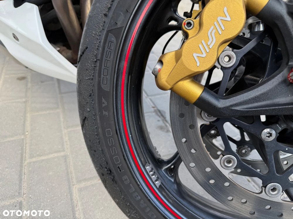 Triumph Street Triple - 16