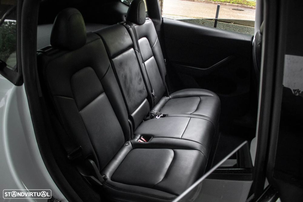 Tesla Model Y Long Range Dual Motor AWD - 23