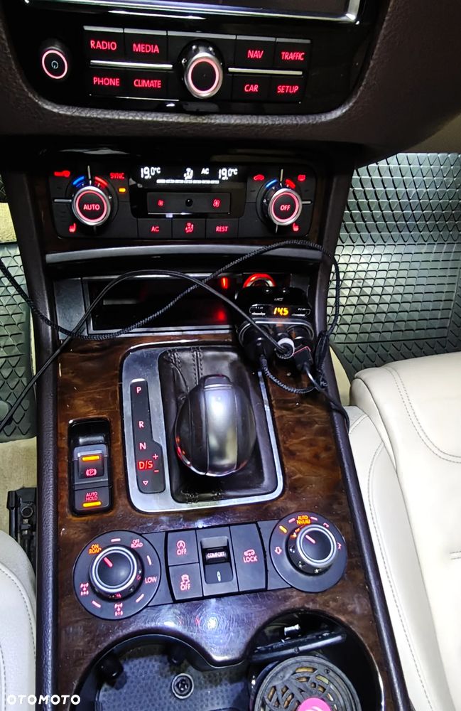 Volkswagen Touareg 3.0 V6 TDI 4XMot BMT - 12