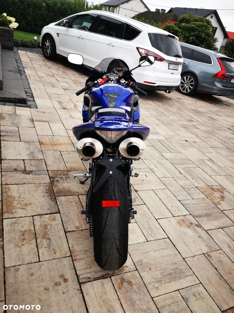 Yamaha R1 - 28