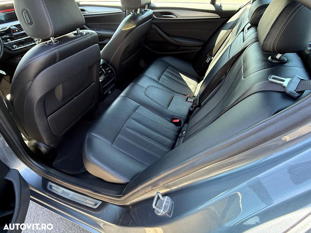 BMW Seria 5 520d Sport Line - 10