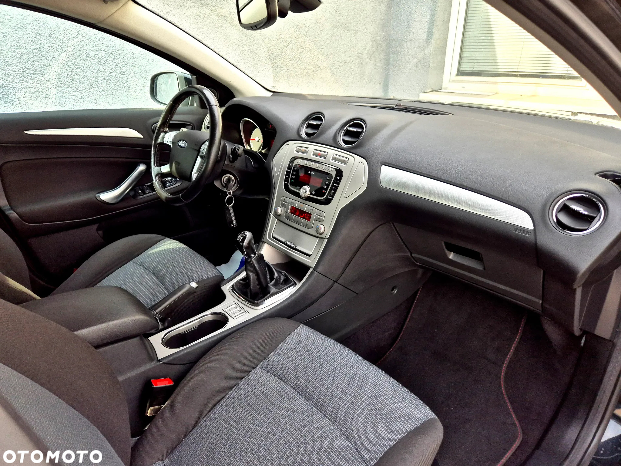 Ford Mondeo 1.6 Ghia - 28