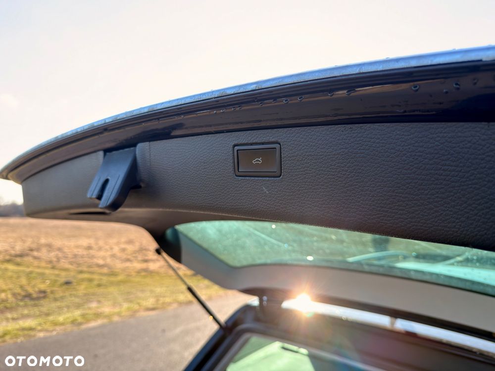 Volkswagen Passat 2.0 TDI DPF Highline - 13