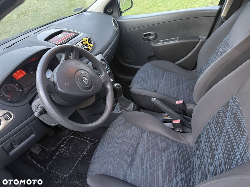 Renault Clio - 8