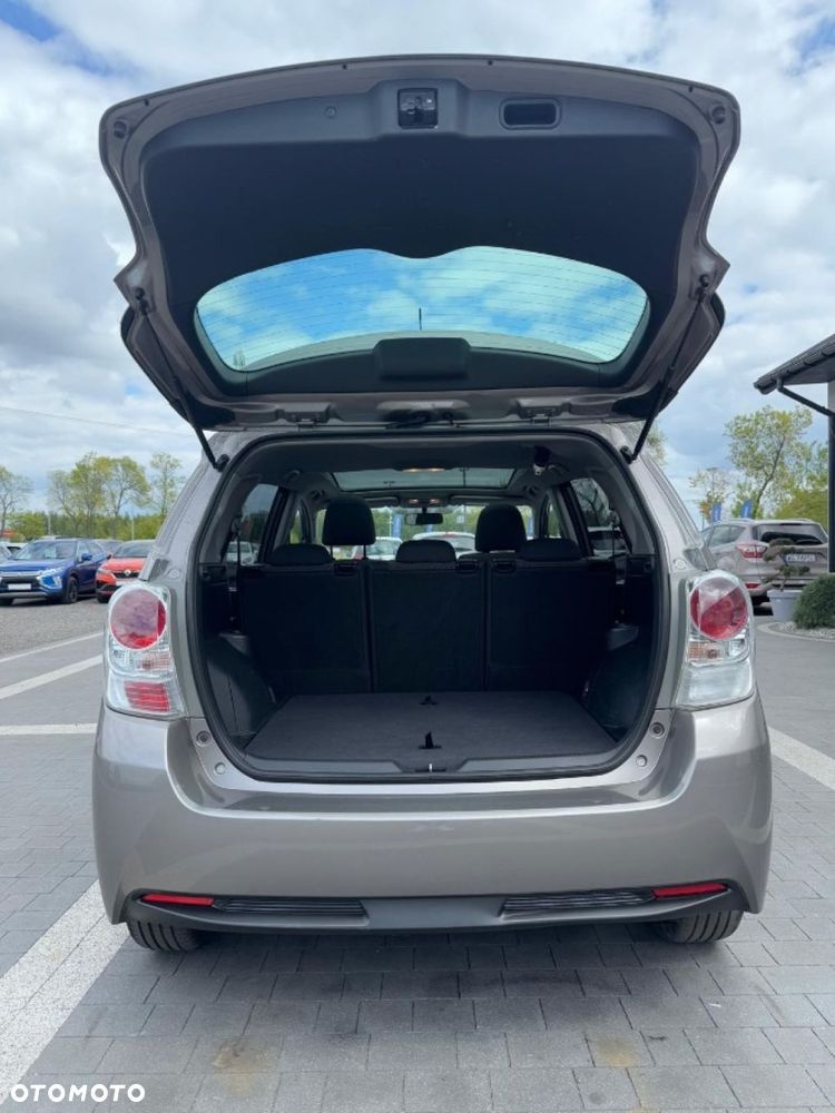 Toyota Corolla Verso - 6