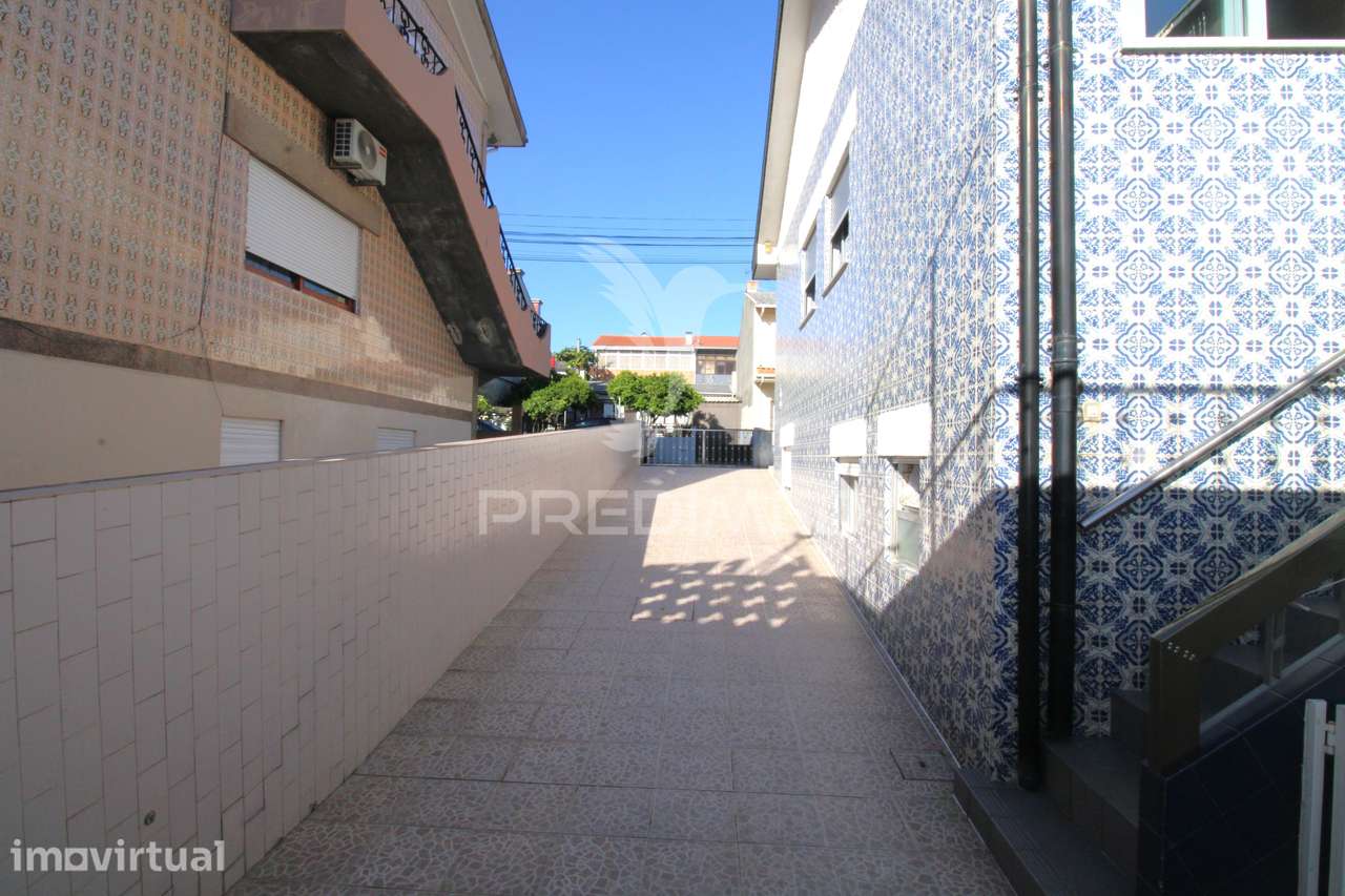 Moradia T4 com Potencial Bi-familiar em Ermesinde - Grande imagem: 4/37