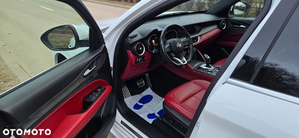 Alfa Romeo Stelvio 2.0 Turbo 16V AT8-Q4 Ti - 24