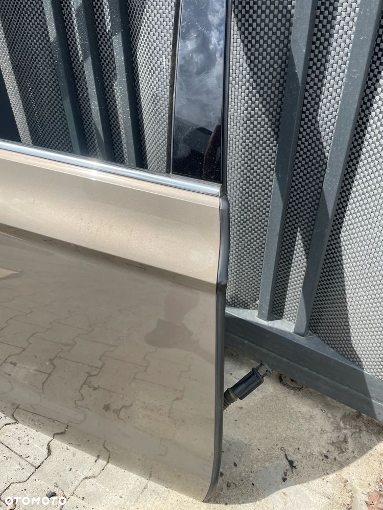 Vw GOLF SPORTSVAN drzwi prawy tył LC1Z - 2