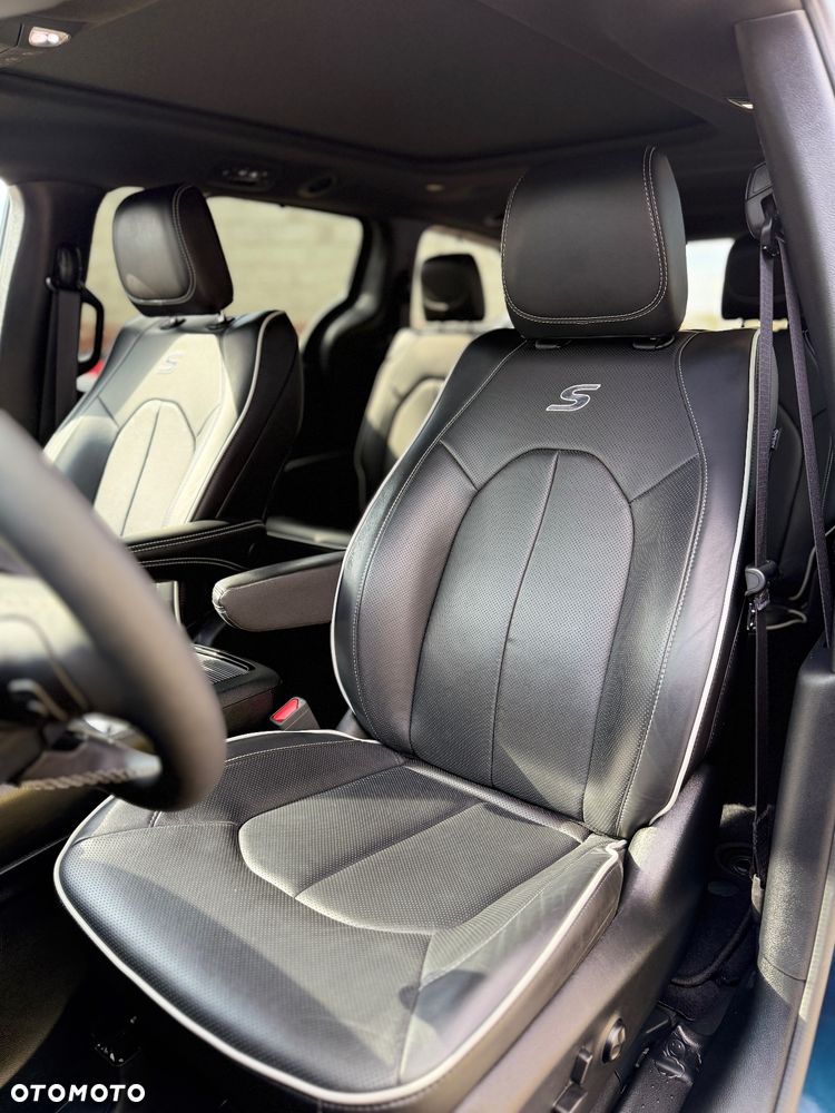 Chrysler Pacifica - 21
