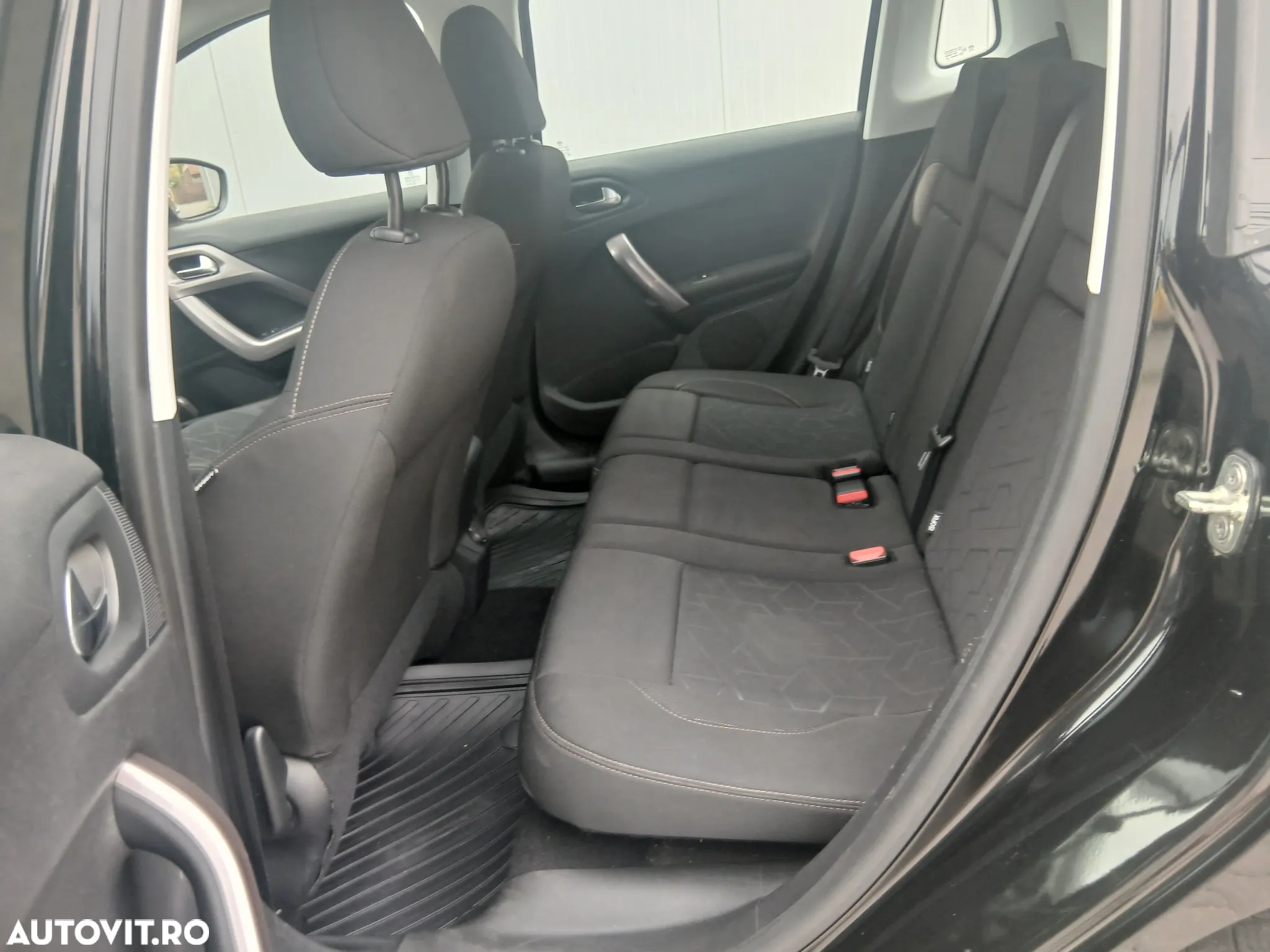 Peugeot 2008 1.2 L PureTech Active - 8