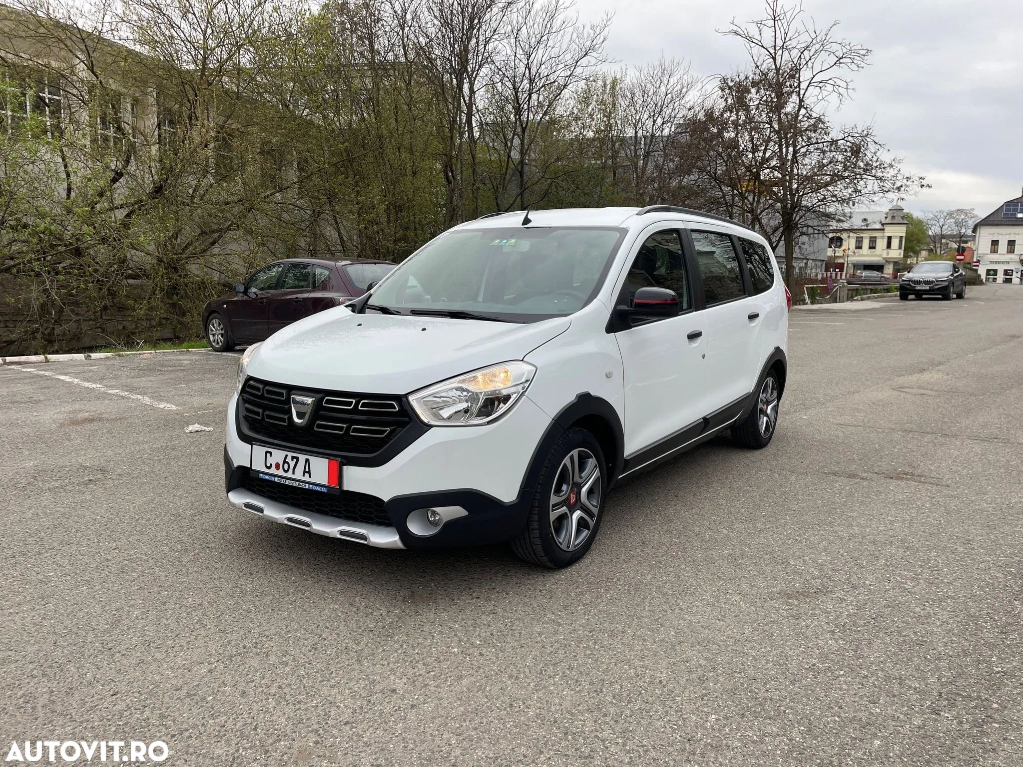Dacia Lodgy TCe 130 GPF Stepway - 1