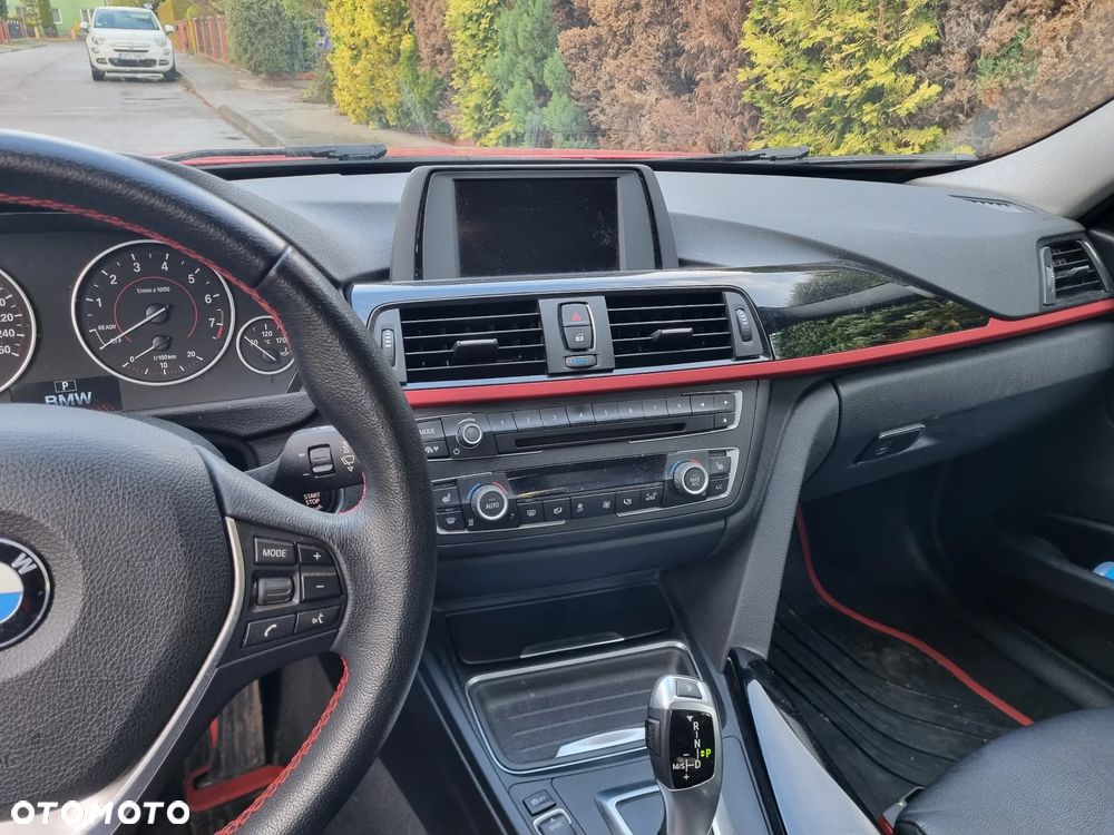 BMW Seria 3 328i xDrive Sport Line - 6