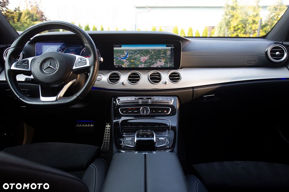 Mercedes-Benz Klasa E 220 d 9G-TRONIC - 22