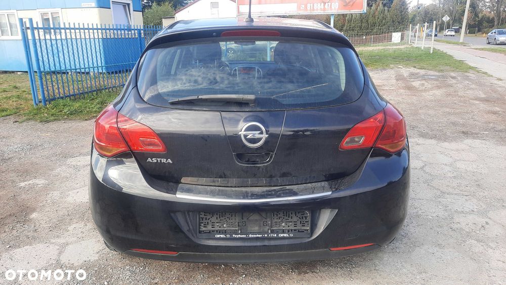 Opel Astra 2010 photo 5