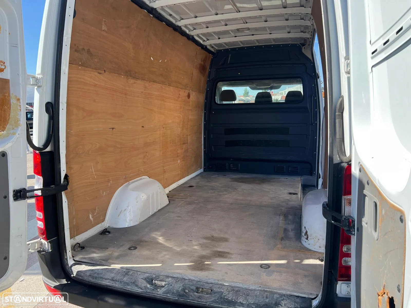 Mercedes-Benz Sprinter - 14