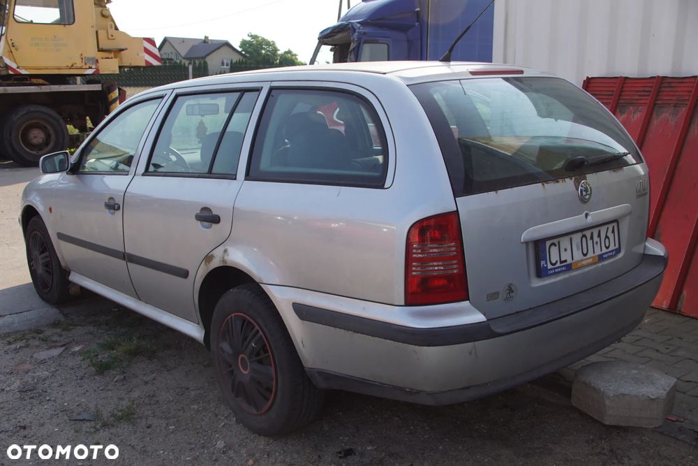 Auto na części - Skoda Octavia I 1.8 T 150 KM AGU ECW L97A 1999R Silnik Skrzynia Drzwi Maska Błotnik Zderzak Lampa Lusterko Klamka Szyba Deska Kokpit Sterownik Moduł Czujnik Licznik Panel Kierownica - 4