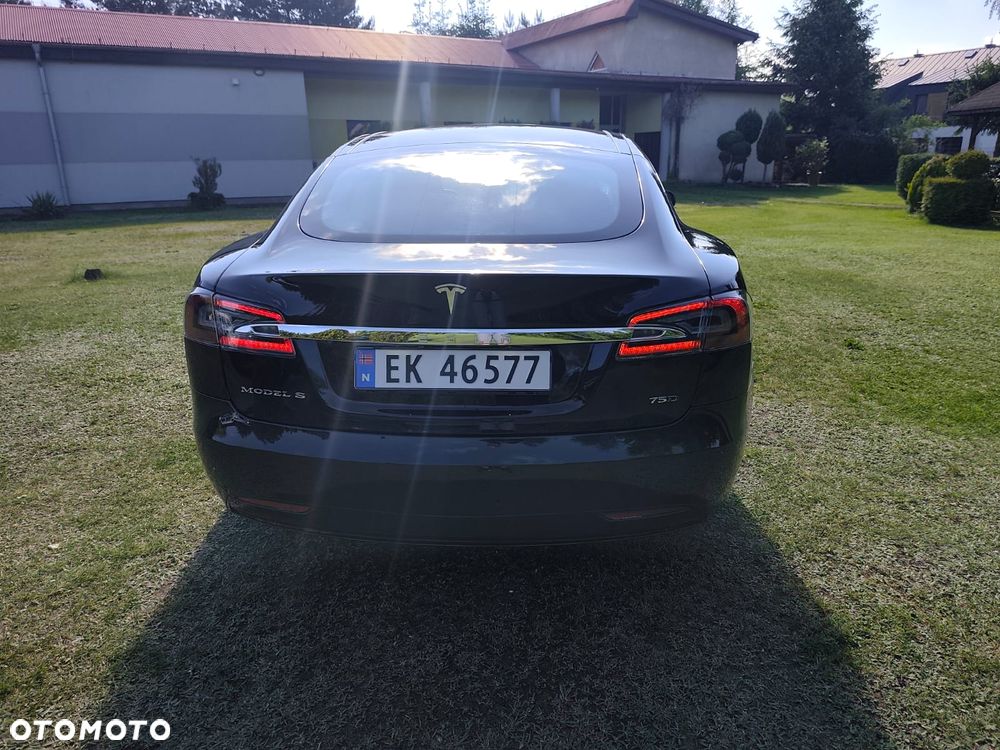 Tesla Model S - 6