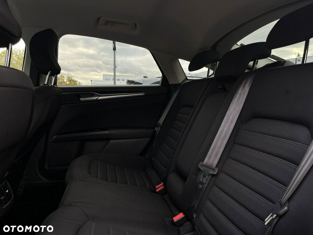 Ford Mondeo - 32