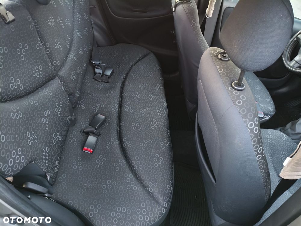 Toyota Yaris 1.0 Base - 11