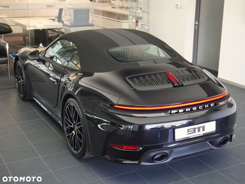 Porsche 911 Carrera - 24