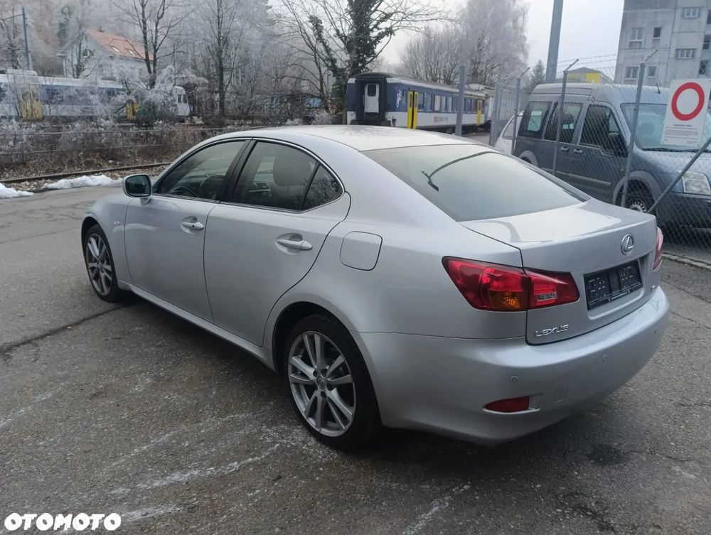 Lexus IS 220d - 3