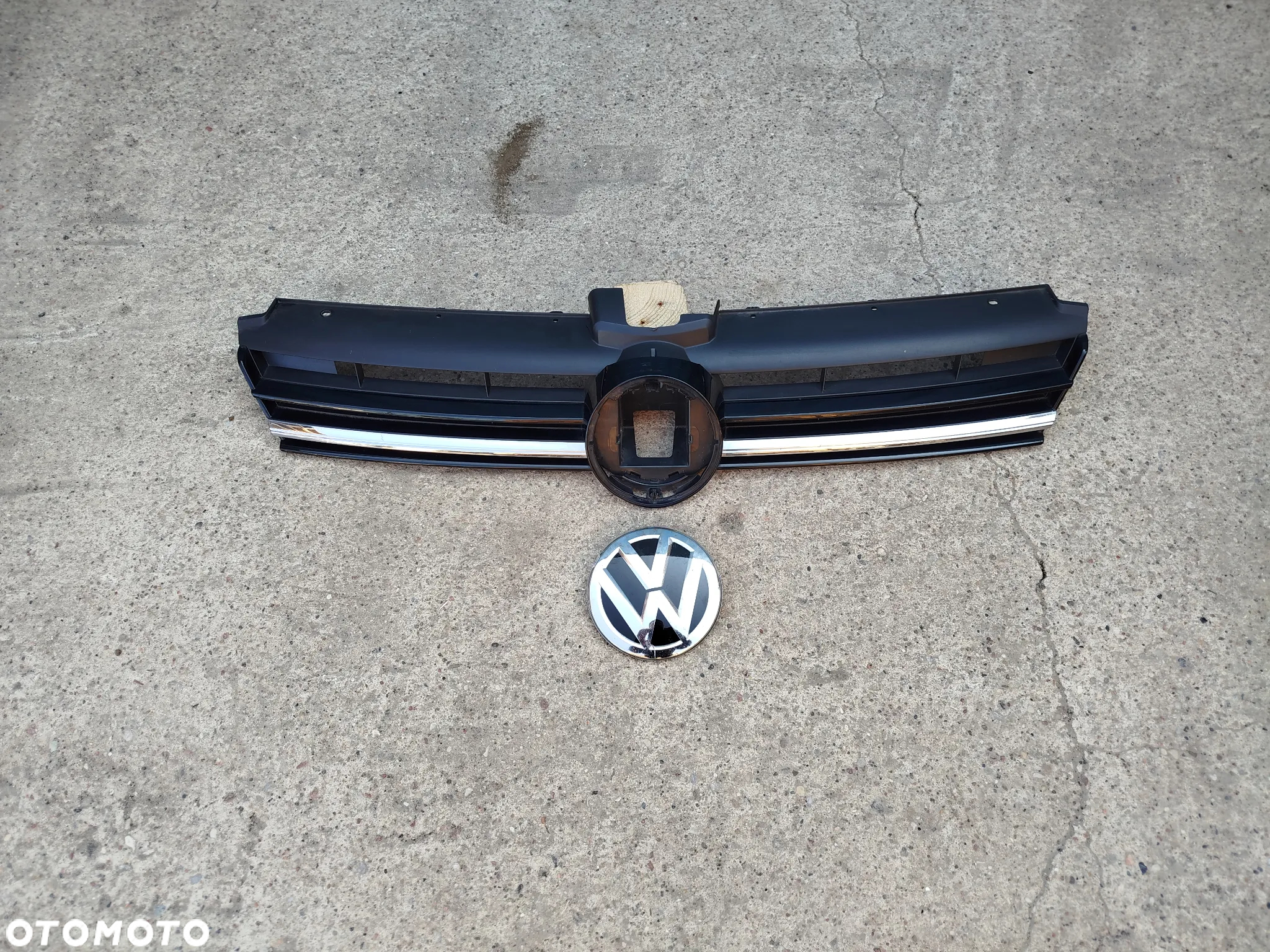 Volkswagen Golf VII 7 grill atrapa pod radar - 2