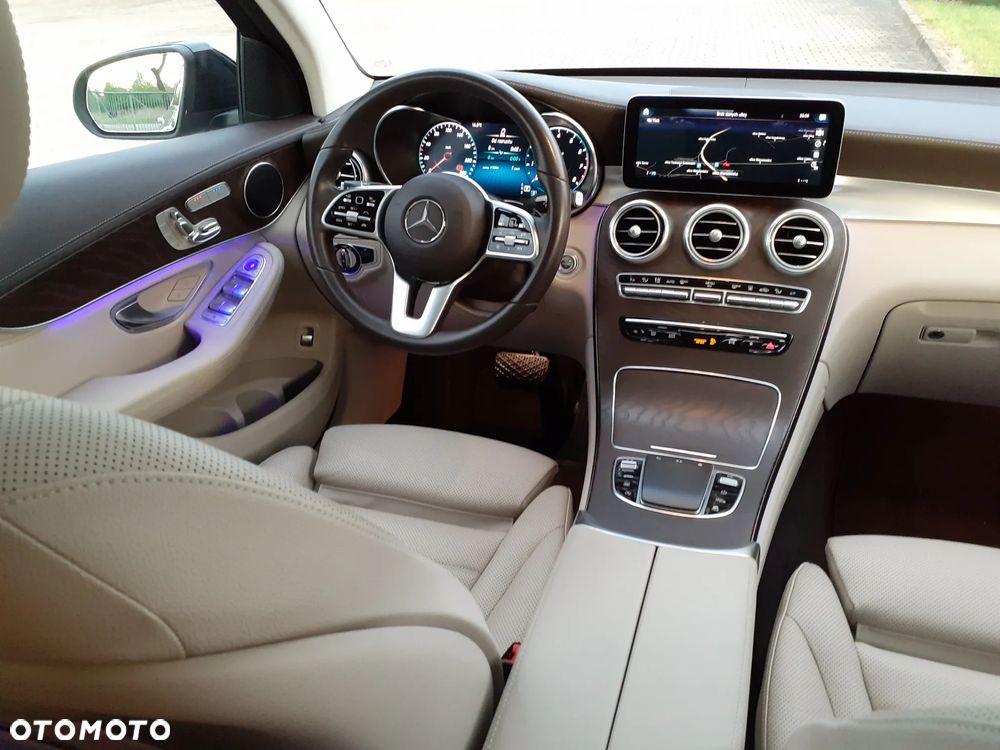 Mercedes-Benz GLC 200 4Matic 9G-TRONIC AMG Line Plus - 29