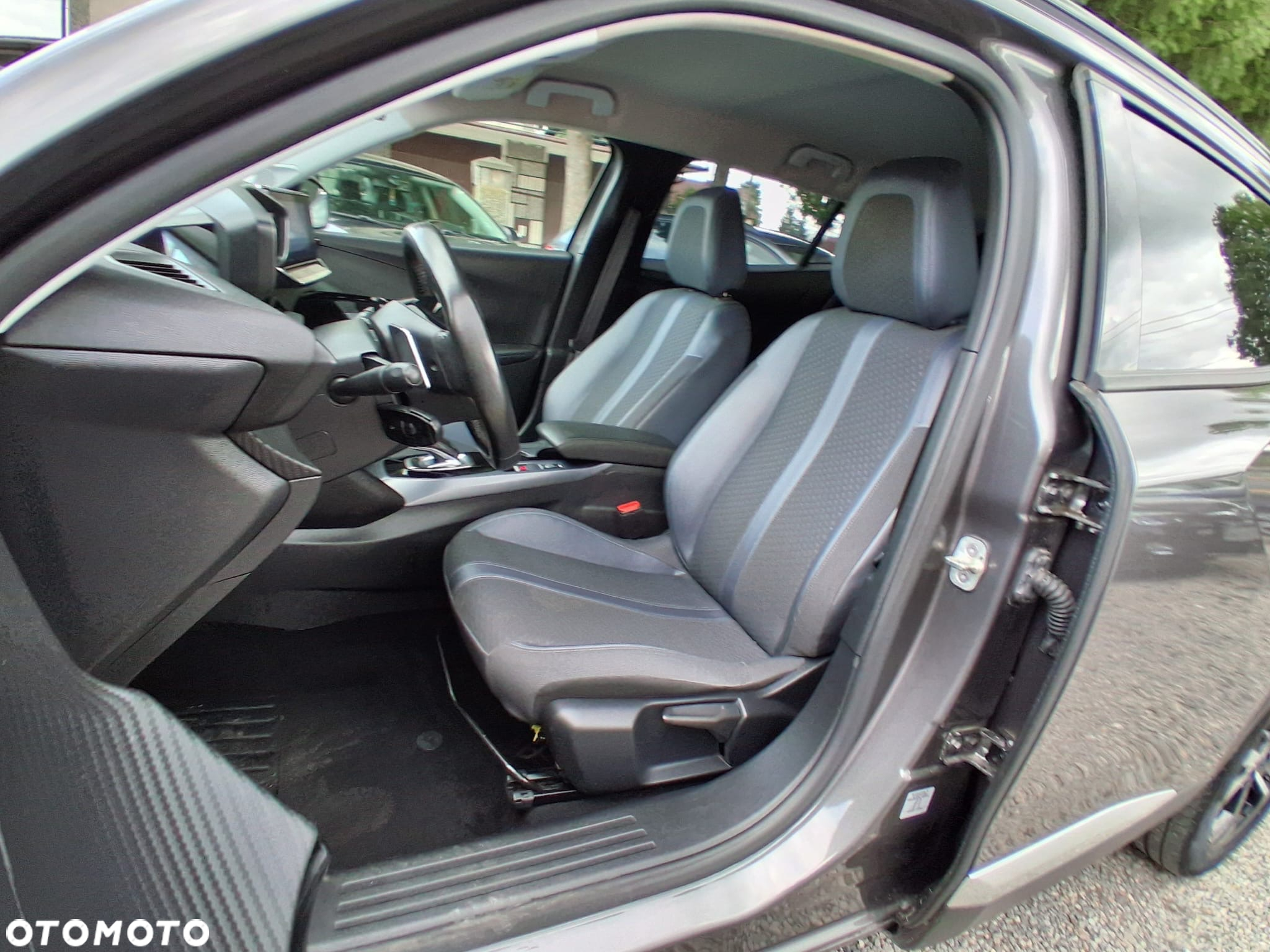 Peugeot 2008 PureTech 130 Allure S&S EAT8 - 12