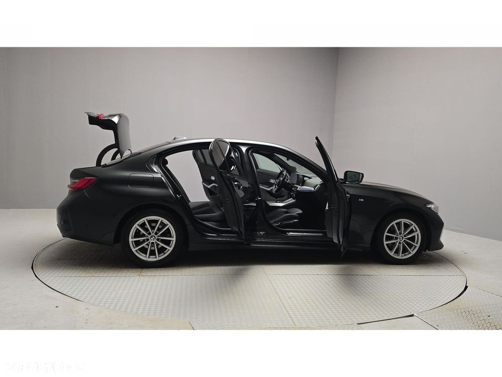 BMW Seria 3 320d xDrive mHEV M Sport - 13
